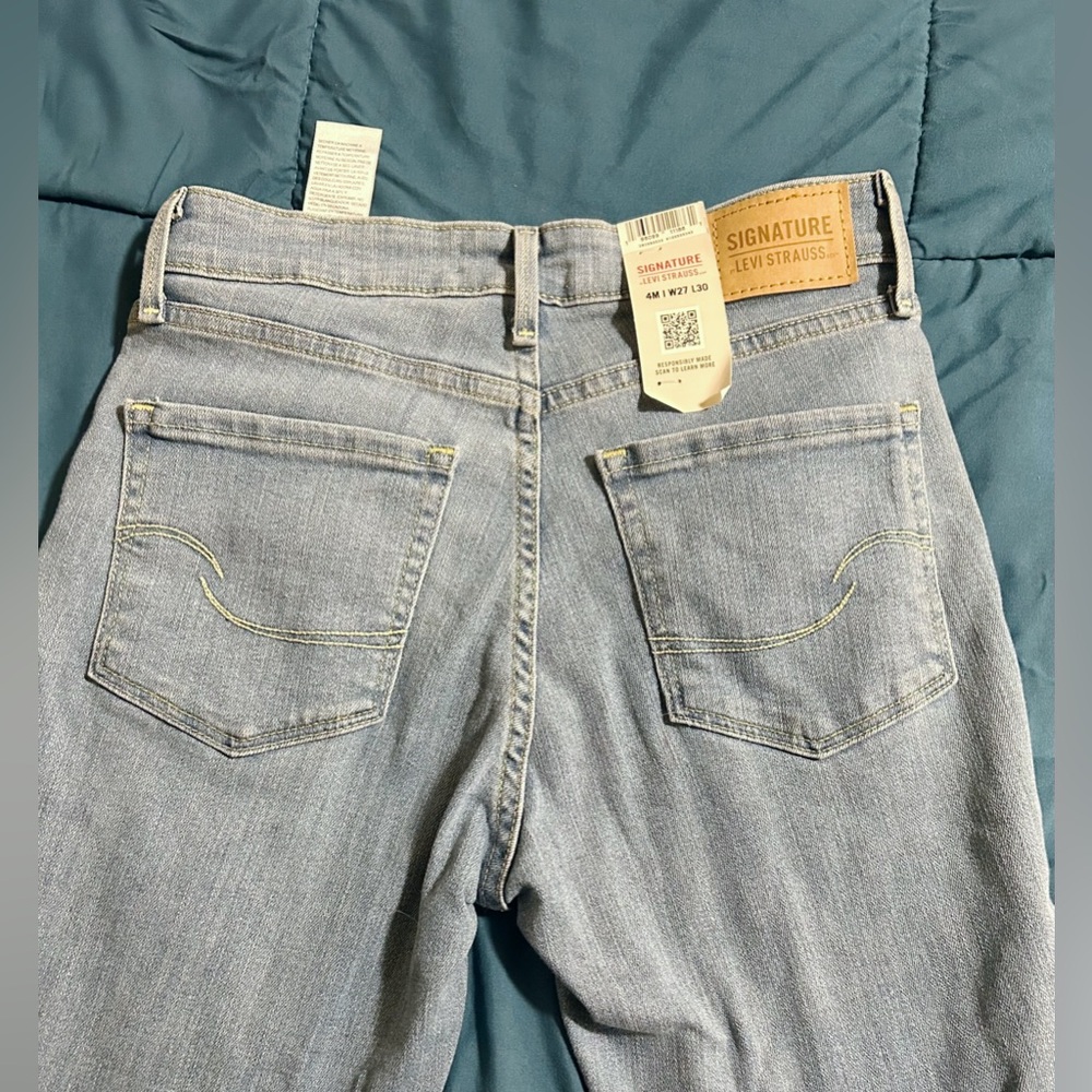 Levis High Rise Skinny - Picture 6 of 9